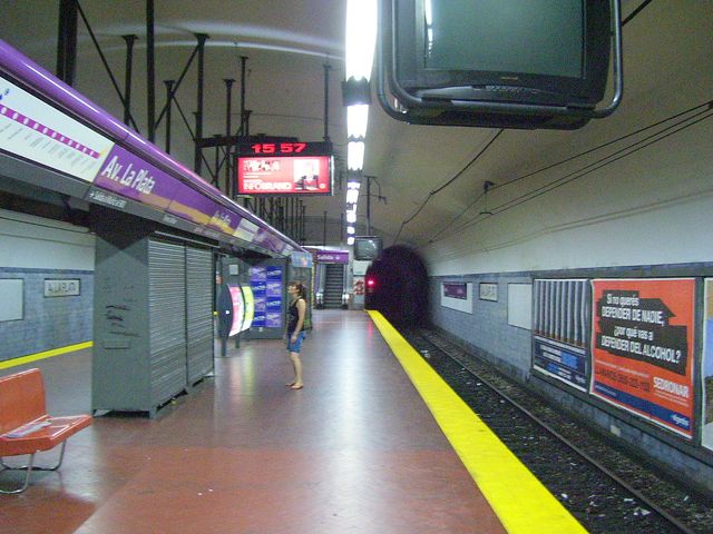 Estación Avenida La Plata de la Línea E
