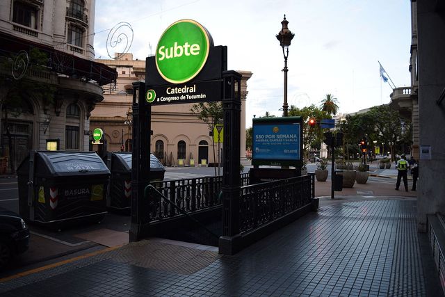 Estación Catedral de la Línea D